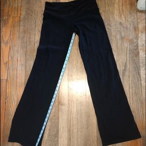 Lululemon flare leggings in medium , waist is 28in